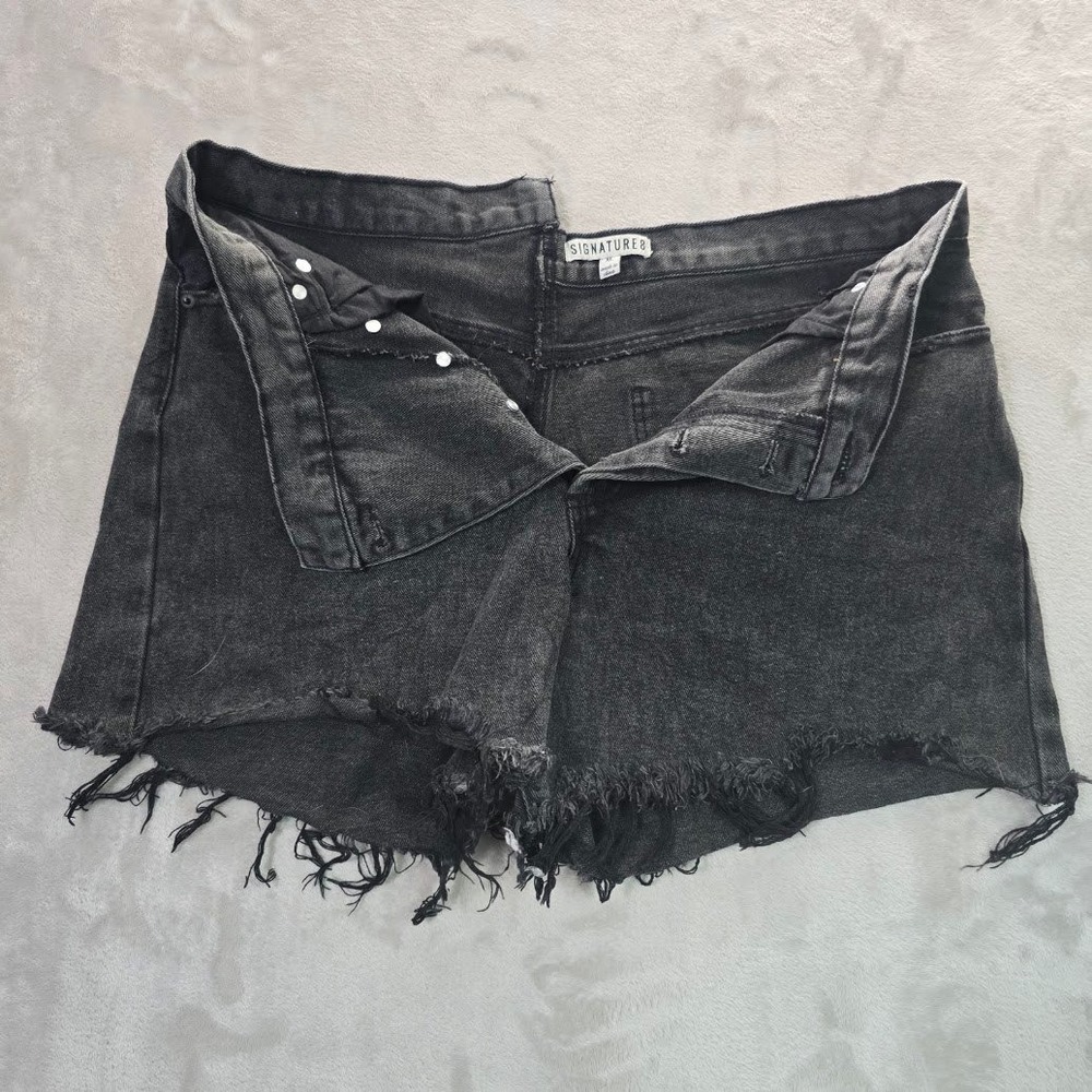 Signature 8 Women XL Black Crossover Button Fly Distressed Denim Shorts